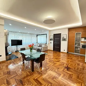 https://luxury-av.it-romehotels.com
